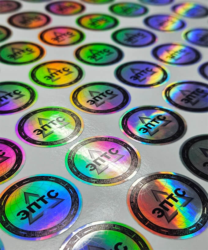 Печать черным по голографическим наклейкам